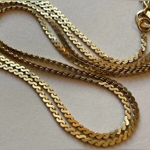 Elegant 14 KT yellow Gold Serpentine Chain Necklace